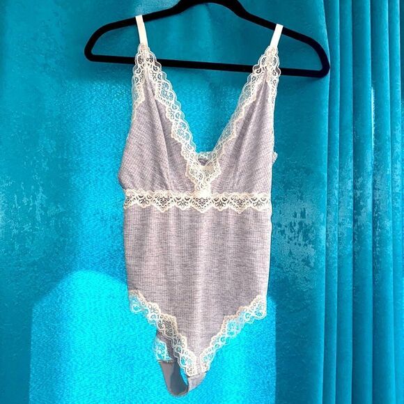 ribbed lace trim bodysuit - Picture 3 of 6